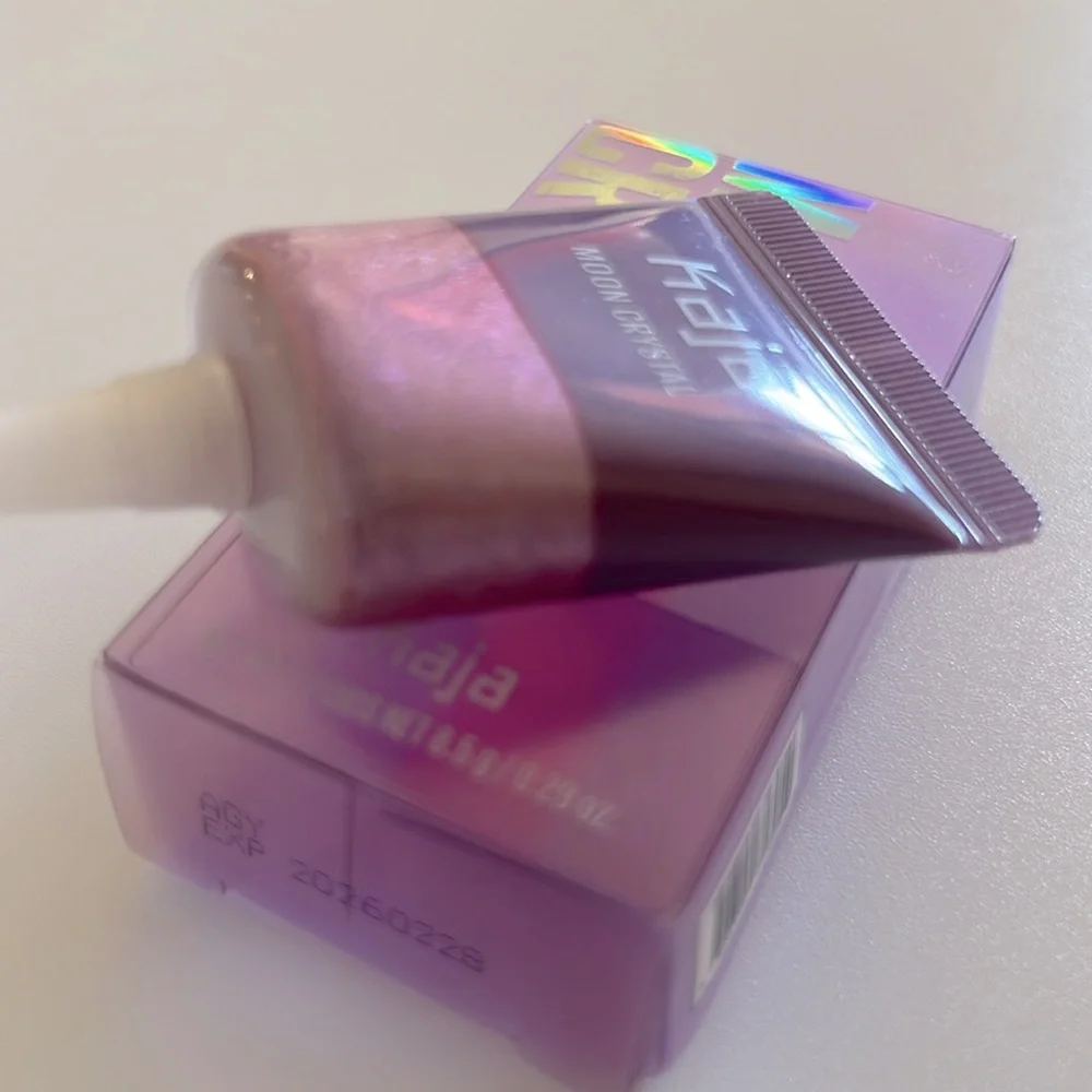 KAJA Moon Crystal Sparkling Eye Pigment | 05 Mystical - shimmering soft lavender